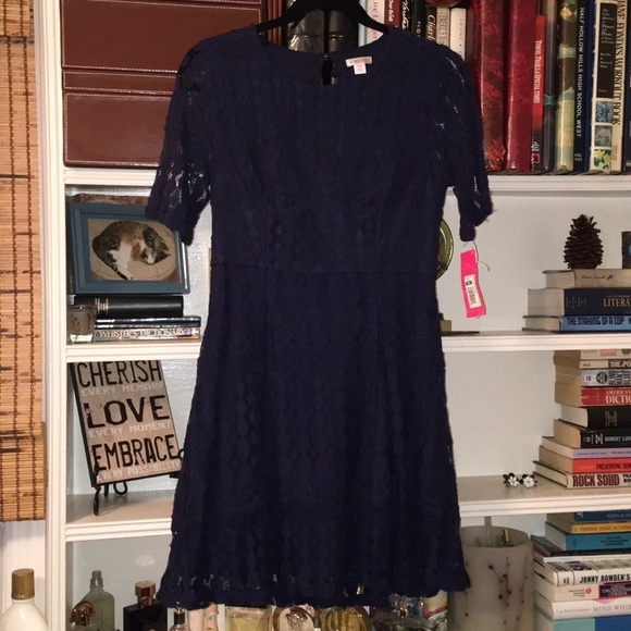 Dresses & Skirts - Lace navy blue dress